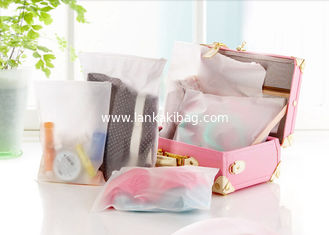 China Transparent PE Plastic Zipper Packaging Bags for Clothing supplier
